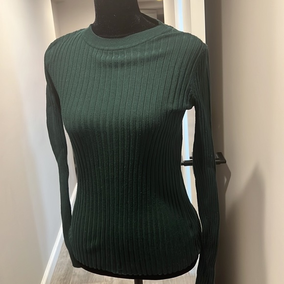 Sweaters - Long sleeve Ribb sweater. Forest green. One size fits all!!